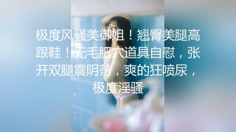 4P淫乱小少妇，颜值不错让几个小哥轮番玩弄，都是年轻小伙这谁受得了，揉奶玩逼特写展示，草嘴又草逼真刺激