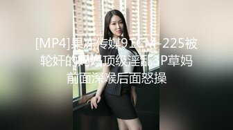 女子试衣间偷拍穿着透明内内的翘臀美眉