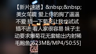 高价自购-褕拍周末逛MINISO的两个眼镜学生娘,可爱小碎花连衣裙下性感小内内