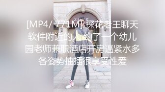 -骚货少妇和网友口交 男的躺在床上享受后入操逼