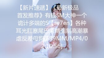 高颜值反差小姐姐『姚漫川』被大学生弟弟后入油丝美臀，在冲撞下翻滚肉浪，压在身下打开双腿羞耻又满足 (2)