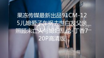 KTV女厕全景偷拍多位美女嘘嘘 还碰到一个同行开着小手电拍B