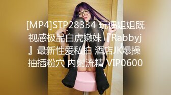 【NTR淫妻】目睹神颜值女神和自己的好兄弟做爱，而自己却只能一旁看着尴尬玩手机！4K修复！