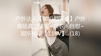 人妻奶妈水做的骚女人，全程露脸黑丝情趣诱惑，舔弄假鸡巴的样子好骚，用奶水射狼友，道具抽插骚穴浪叫呻吟