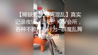 四月最新流出大神潜入大学城附近女厕  全景后拍学妹少妇尿尿(5)戴帽牛仔短裙少妇貌似很谨慎