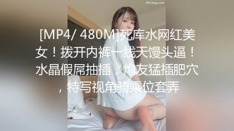 小嫂子给大哥做服务 把鸡巴撩起来口活摸奶子 直接插入 浪叫不断