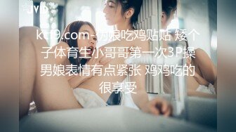 《破解居家摄像头》刚洗完澡老婆想操B可惜中年老公的鸡巴硬不起来只好作罢