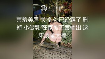 五月新流出厕拍大神潜入商场隔板女厕侧后偷拍顾客和服务员尿尿尿很急的健美裤靓女 (11)