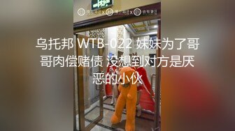 商场白色隔板全景后拍多位美女尿尿1 (1)