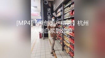 颜值不错的纯情大奶妹，全程露脸互动撩骚狼友圆润坚挺骚奶子揉捏逐渐升温，听狼友指挥脱光舔弄假鸡巴自慰