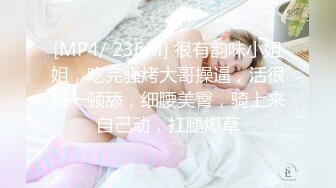 年轻嫩妹小尤物大学妹子放假了在家赚外快，全程露脸看着很闷骚，买了许多道具抽插玩弄骚逼，刺激呻吟别错过