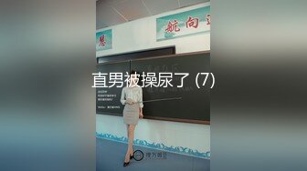 【新片速遞】 爆乳黑丝御姐露脸跟小哥激情啪啪，听狼友指挥口交大鸡巴主动上位求插，浪叫不断让小哥后入给狼友看骚表情[885MB/MP4/01:02:15]