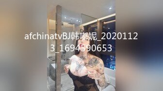 我草这娘们无敌了，全程露脸激情大秀啪啪，深喉大鸡巴，让大哥干了骚逼干菊花，淫水喷泉让大哥从上喝到下内射