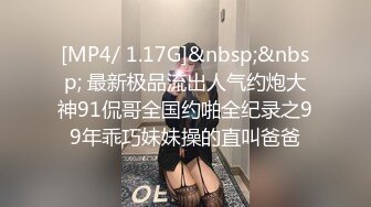 大奶骚眼镜熟女人妻被掰穴操高潮