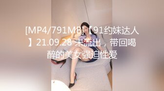 [MP4/ 1004M] 漂亮美女3P 深喉吃鸡都干吐了 骚逼抠的淫水狂喷 被连续无套输出