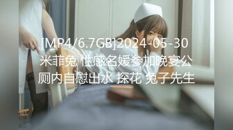 丝袜风骚少妇被我按到床上狠操