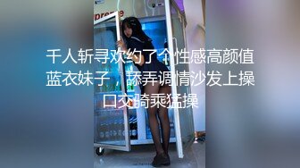 女王高跟鞋丝袜踩踏，她轻微的粗踹声好令人销魂，好想射进女王的逼里！