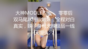 玩女友的臀部