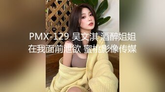 熟女大姐 有谁知道这丝袜里到底包的是什么 这么难拉出来 把逼都撑那么大 超长大黑牛整个插入骚逼 牛逼