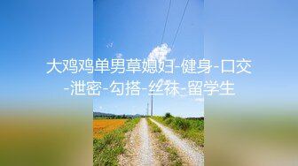 街拍 高挑美女憋不住路边小解