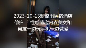 卧槽、这个逼厉害喔 大号电灯泡插逼逼 叫得淫荡死了！那么问题来了、什么样的大鸡巴才能满足她