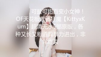 妹子在KTV厕所被边操边吐