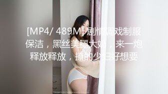 大神尾随偷拍 花裙少妇带孩子夹娃娃蕾丝边粉窄内夹成骚丁字裤屁股上还有一小块血渍