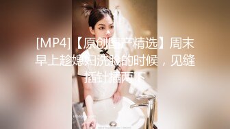 ❤️❤️19嫩妹妹，妈妈睡在旁边，被窝里偷偷玩穴，等妈妈睡着大尺度，舔假JB揉大奶，往骚逼里塞