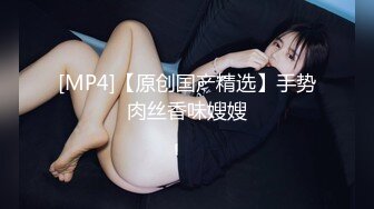 闺蜜女友王东瑶性感黑丝诱惑纹身男友浴室手持近景拍摄