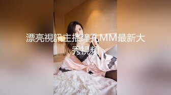 一线天粉穴白嫩美乳妹子自慰诱惑，掰穴特写揉捏肥逼，手指扣弄翘起大屁股扭动，呻吟娇喘听着非常诱人