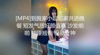 露脸COSER极品反差婊『小余』秀萝套图+自慰视频 视角效果非常给力 妹子属于耐看型 越看越顺眼