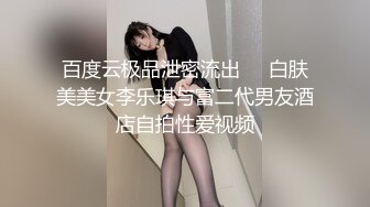 【小小寻花】新晋老哥探花，丰满大奶外围骚女，玩的很花，大奶子乳交，跪在沙发后入