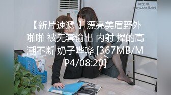 8月最新魔手CD《商城美女靓妹》(薄丝无内裤）天气太热美女薄丝式打底没穿内裤