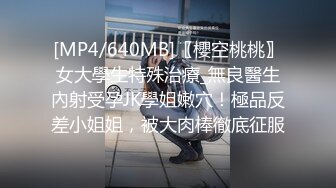 性感小骚逼露脸上哥厕所玩这么嗨，丝袜高跟公测内全裸玩弄假阳具，抽插骚逼把自己搞喷，表情好骚不敢大声叫