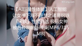 纯欲系尤物美少女，外表清纯文静，干净无毛特写美穴，超粉水嫩多汁，怼在镜头前自摸，让人欲罢不能