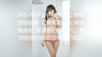 有验证，男上女下干少妇上，粉色小内裤来回摩擦