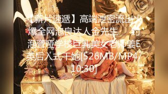 《魔手外购极品CP》地铁女厕偸拍络绎不绝的年轻小姐姐方便 美女多亮点多，妹子换奶罩一对大奶又圆又挺手感绝对一流 (17)