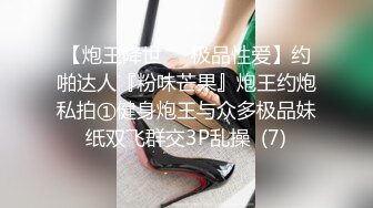 大神旅游景区一路走一路抄底众多的美女少妇眼界大开 (17)