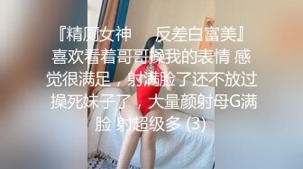 邻家小骚妹全程露脸逼毛没几根啥都学会了，吸着小烟跟狼友撩骚听指挥，揉奶抠逼道具抽插，浪叫呻吟精彩刺激