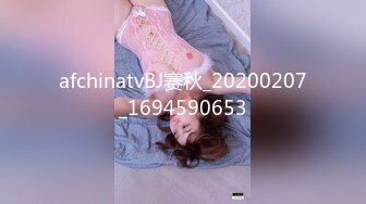 商场女厕全景近距离偷拍大长腿美女的微毛小黑鲍