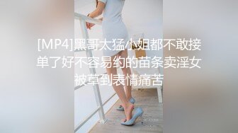 颜值不错骚妹子【丝袜控舔足】肉丝诱惑半退下露肥逼，跑步机上扭动屁股很是诱惑喜欢不要错过