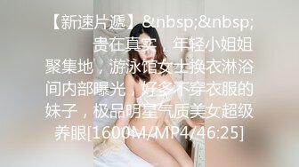 妖艳人妻露脸激情4P伺候三个大鸡巴，肚兜情趣高跟诱惑享受三个大鸡巴的蹂躏爆草，无套草穴内射中出口爆大屌