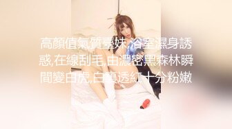 1推特小网红【董柒柒】这高颜值美少妇平时都很乖巧的，私底下够骚的反差很大，也是很极品的一位，美腿胸大屁股又翘