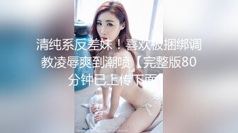 逛万达遇见个黑美甲骚货美女，黑色代表性欲强，跟去拍小逼逼下面也是长了一堆黑乎乎的阴毛！