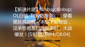 ❤❤麻花辫20清纯美少女，贫乳微毛嫩穴，单腿黑丝袜，地上假屌自慰，骑乘位深插骚穴，手指插入扣弄