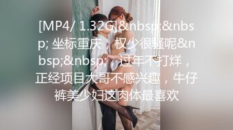 高价福利！微博128万粉，巨乳肥臀女神尤物【芷仪g宝】最新露脸定制，制服小恶魔大黑牛自慰 (1)