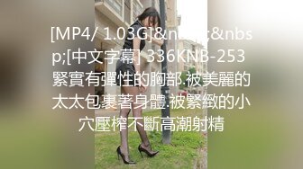 健身美女脱下内裤享受臀部按摩，最后被干翻在床