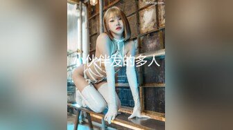 【新片速遞】&nbsp;&nbsp;❤️❤️淫荡骚熟女，年轻小伙3P名场面，叉开双腿抽插，骑乘位双洞齐开，一个抱着一个操，各种姿势伺候舒服了[1.13G/MP4/01:25:55]