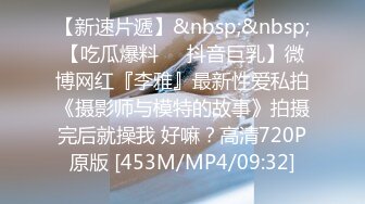 刚刚下海的小骚妹，听狼友指挥玩弄骚逼，逼毛浓厚性欲望，乖巧听话掰开给狼友看特写，撅着屁股求草