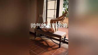 干练短发风骚国模宾馆私拍完人体后被四眼摄影师潜规则干的尖叫声不断说求你了叫床声还挺稚嫩的